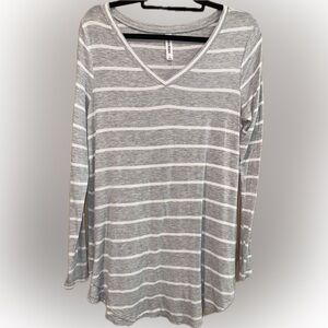 Zenana Outfitters Gray and White V-Neck Top